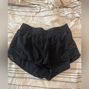 Hotty hot lulu lemon 2.5 in shorts